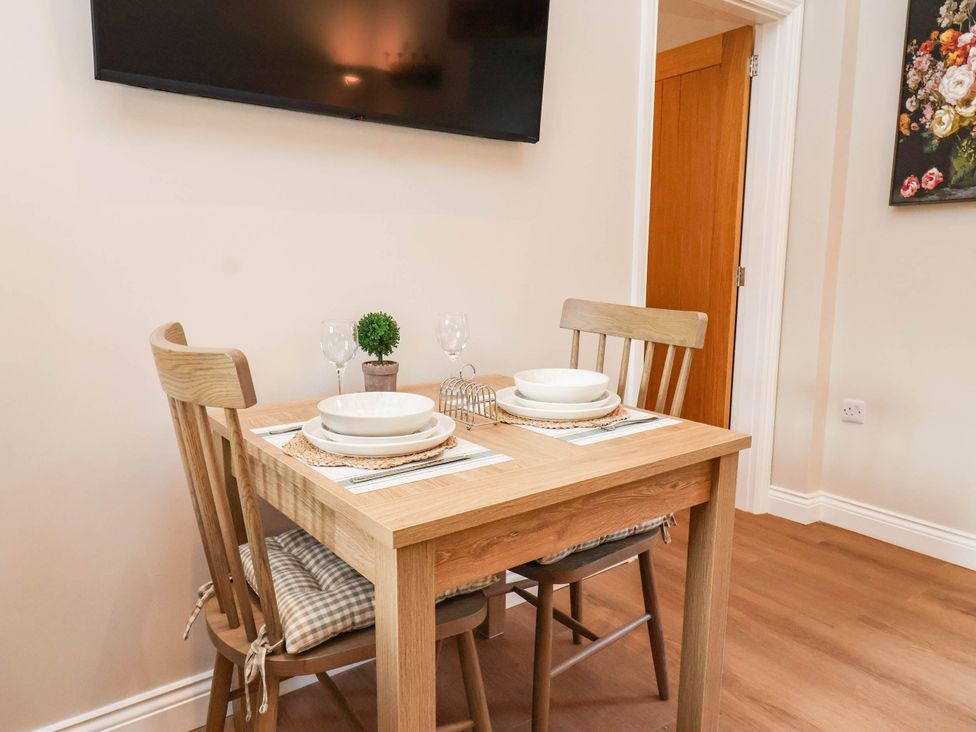 A dining room with a table and chairs at Tawny Cottage in Scarborough
