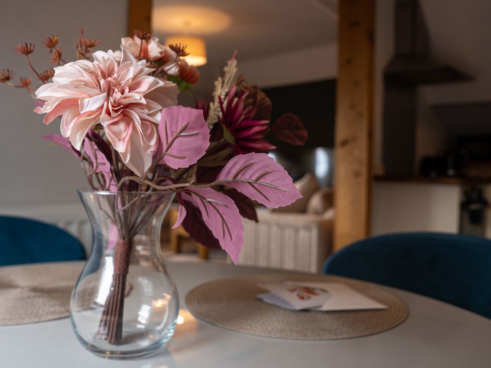 A table with a vase of flowers and a greeting card at The Old Print House in Stanley Common