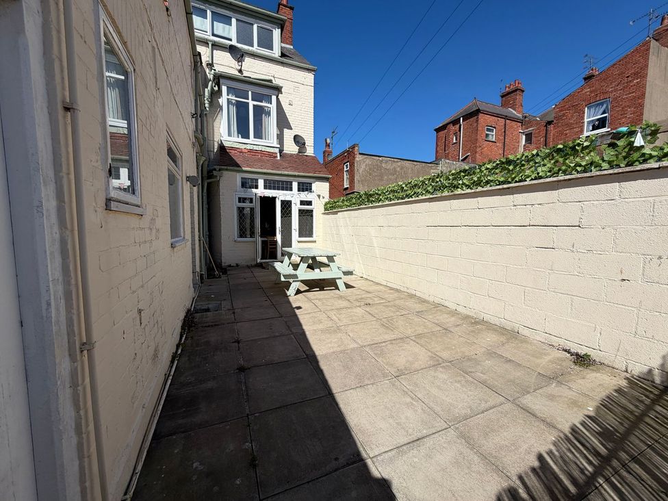 A garden with a table and chairs at Avalon Lodge in Bridlington