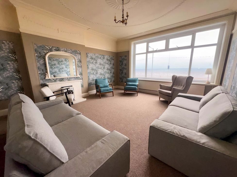 A living room with a sofa and armchairs at Sunrise Lodge in Bridlington