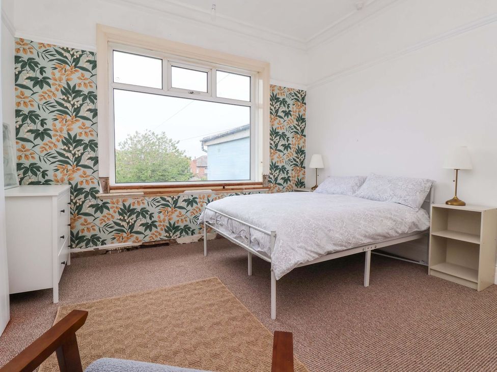 A bedroom with a bed and furniture at Sunrise Lodge in Bridlington