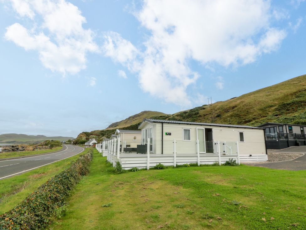 A caravan located near the road at Caravan in Girvan