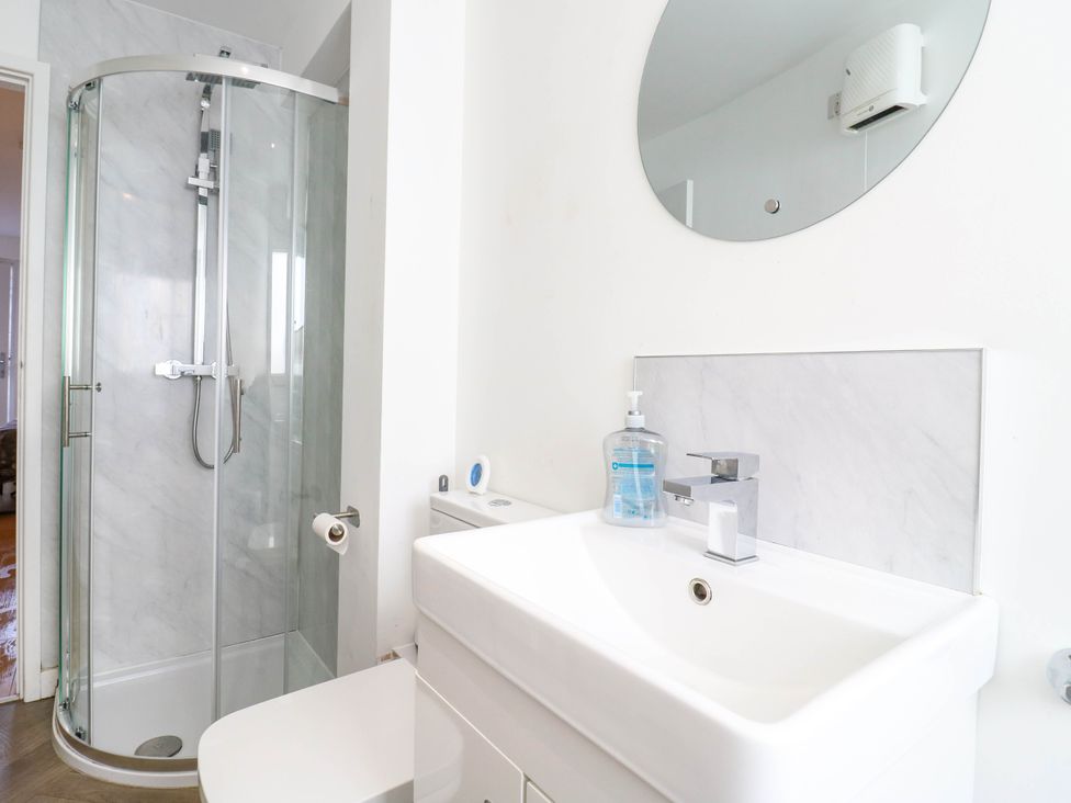 A bathroom featuring a shower, sink, and mirror at Annex in Southend-On-Sea