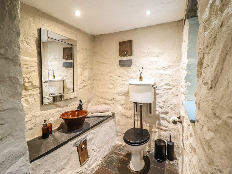 A bathroom with a toilet and sink at Y Cwtch in Dolgellau