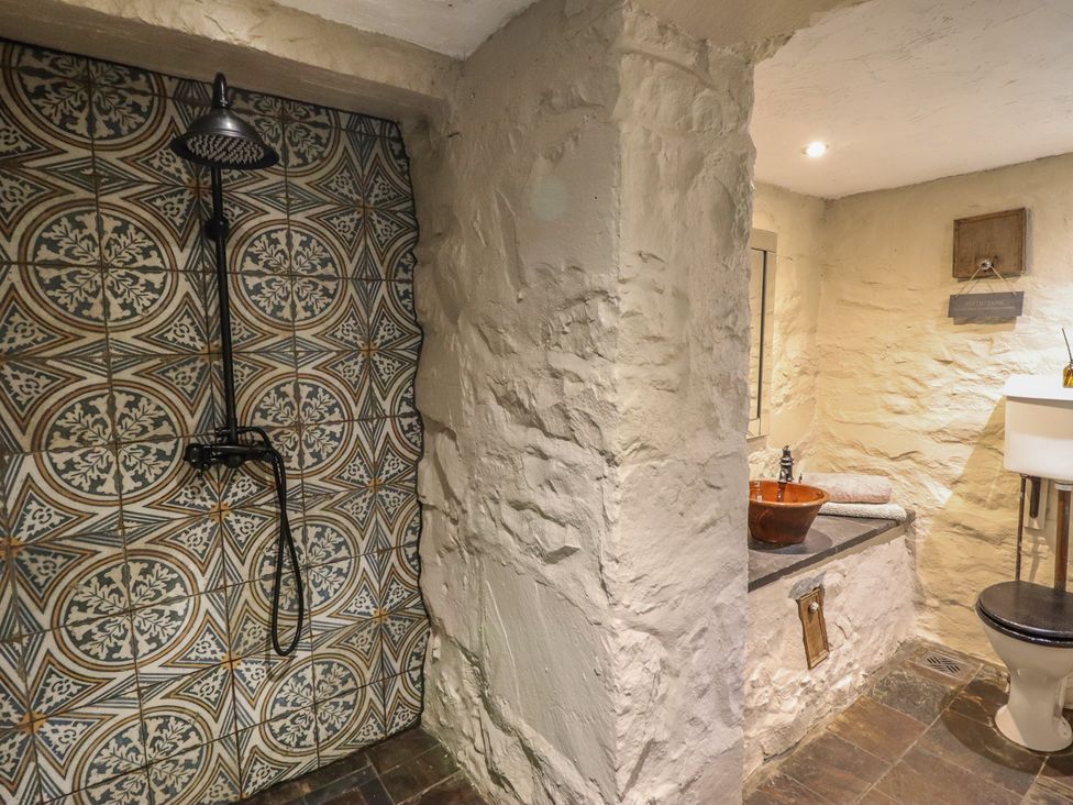 A bathroom with a shower and sink at Y Cwtch Dolgellau