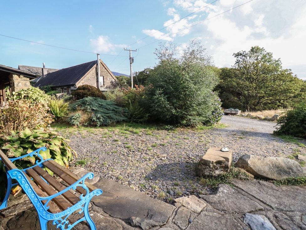 An outdoor area with a bench and plants at Waen Fechan in Dolgellau