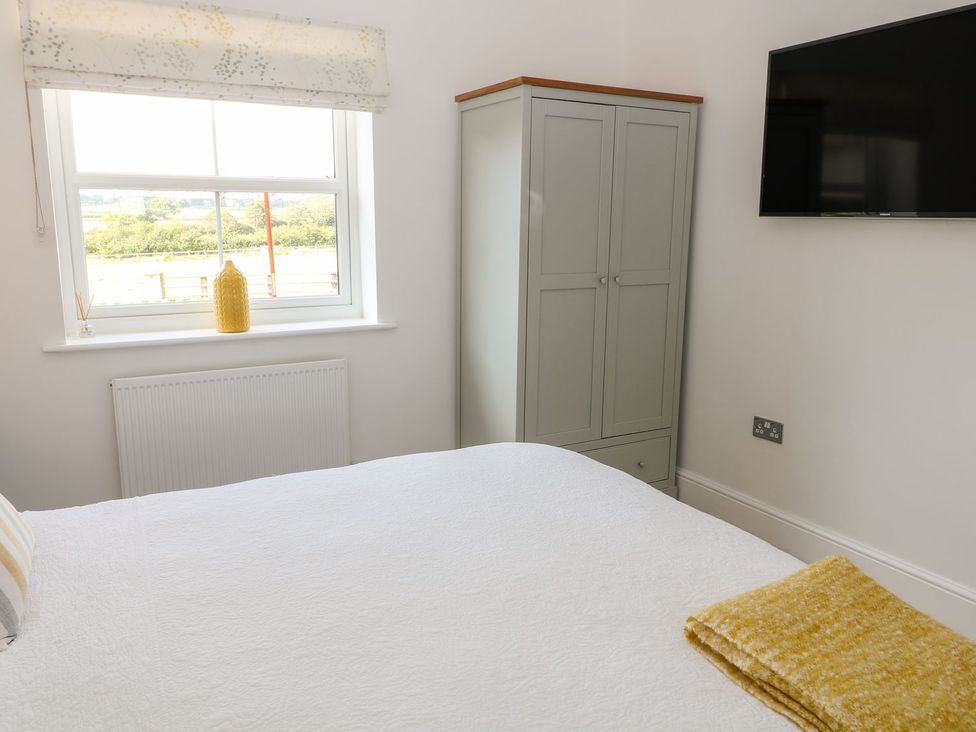 A bedroom with a bed and wardrobe at The Croft in Ashbourne