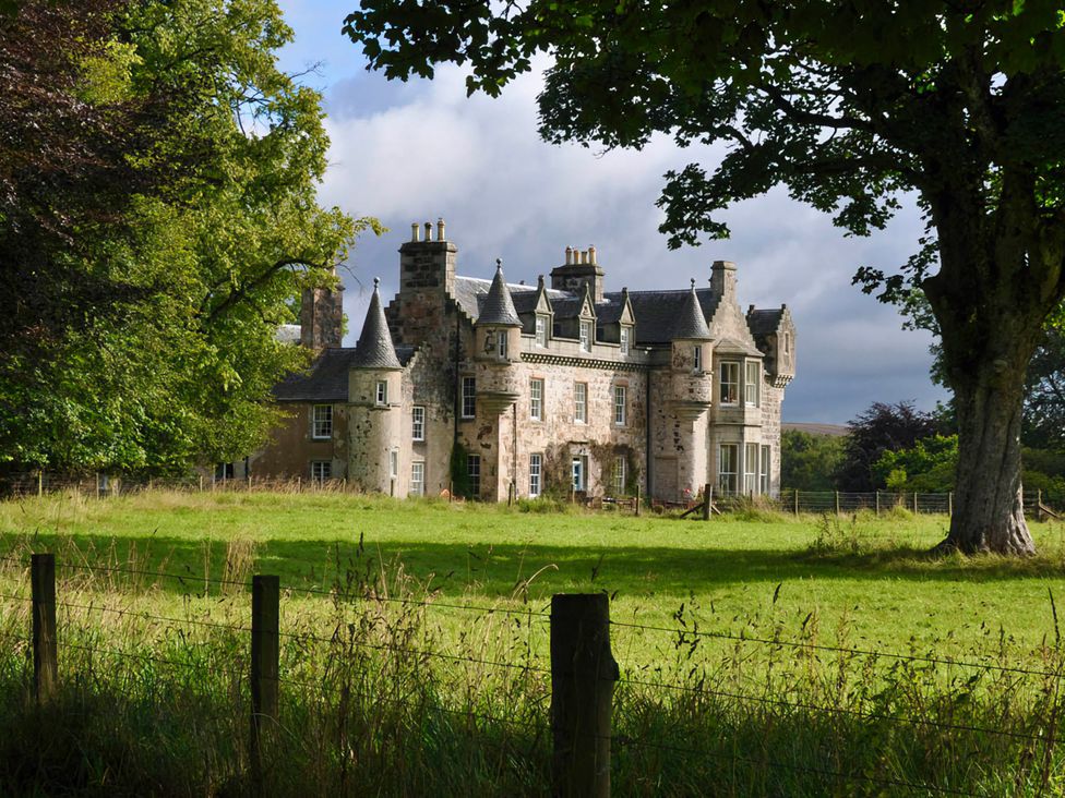 Wardhill Castle -  - 1210781 - thumbnail photo 1