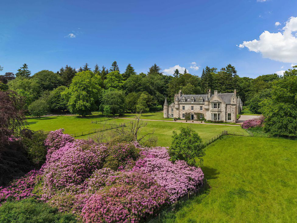 A house with a garden and trees at Wardhill Castle near Inverurie