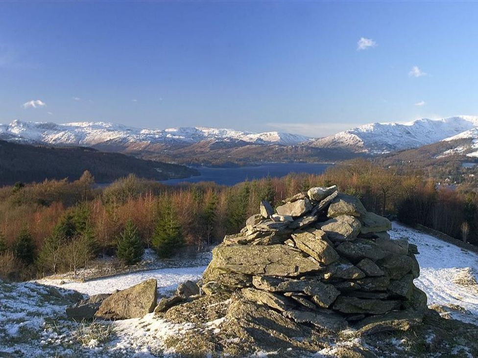 A landscape view of mountains and a lake with snow at Jessicas Cottage in Windermere