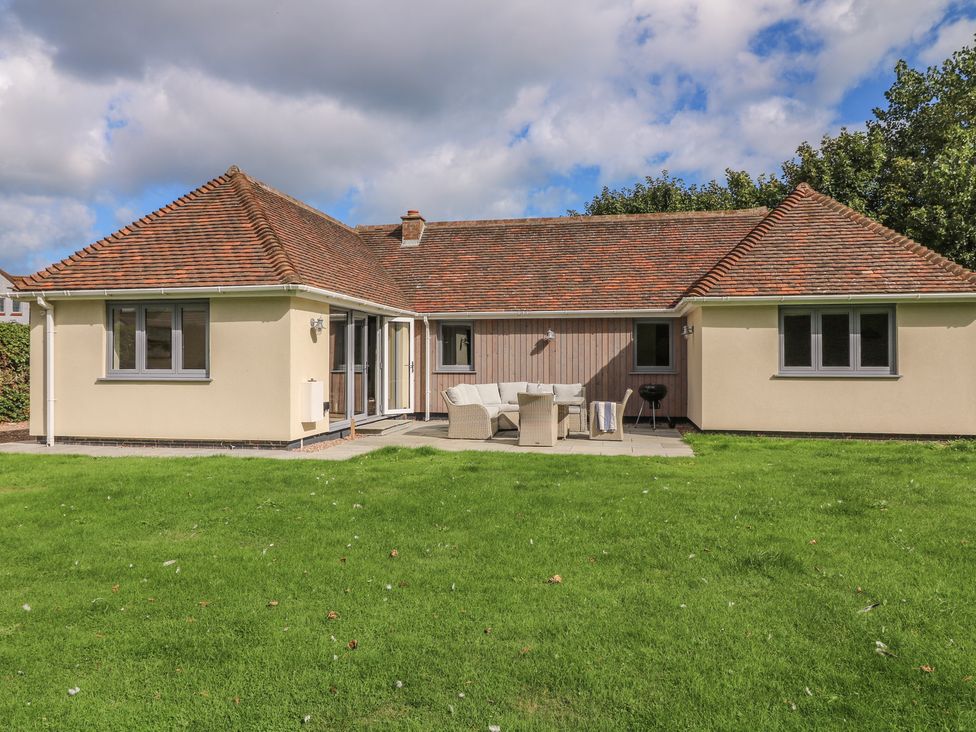 A house with outdoor seating on a patio at The Willows in Mablethorpe