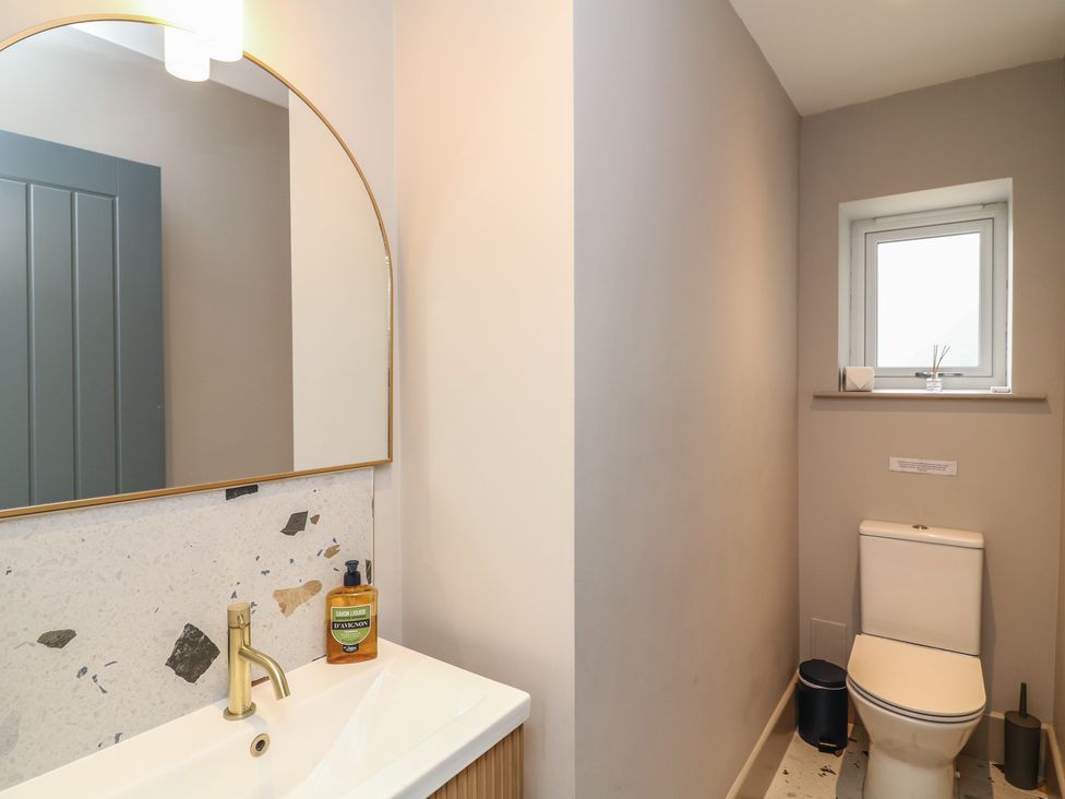 A bathroom with a sink and a toilet at The Willows in Mablethorpe