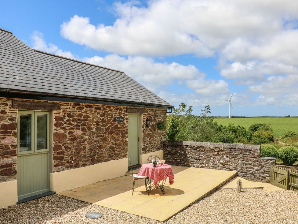 An outdoor patio with a table at Beech Cottage in Truro