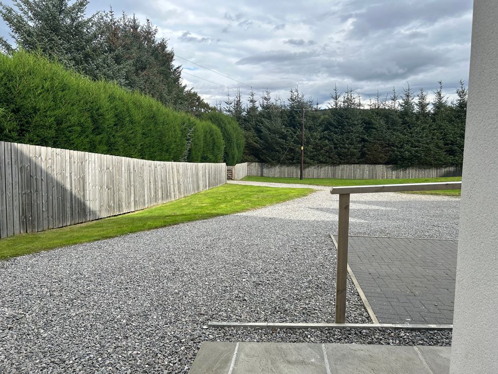 An outdoor area with gravel path and grass at Broomfield Hideaway near Inverness