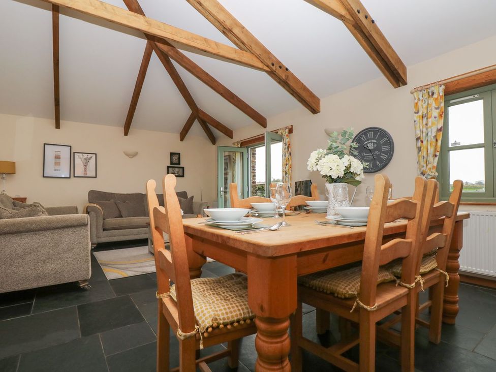 A dining area with a table and chairs at Hawthorn Cottage in Truro