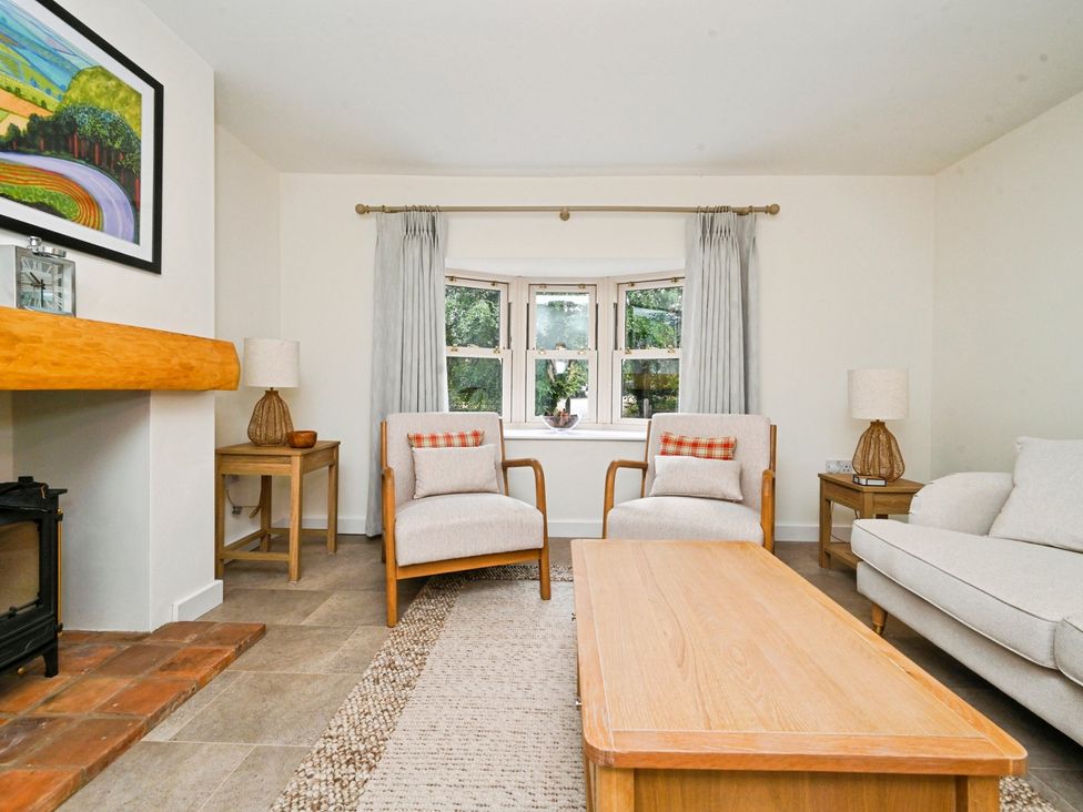 A living room with sofa and armchairs at Susans Cottage