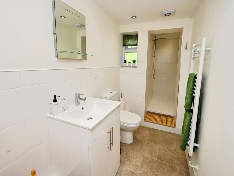 A bathroom with a sink, toilet and shower at Susans Cottage