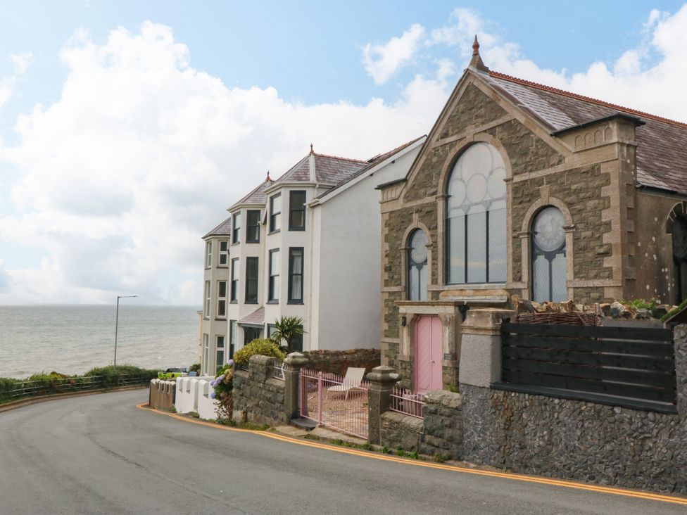 A building next to the ocean at Chapel of Arts in Criccieth