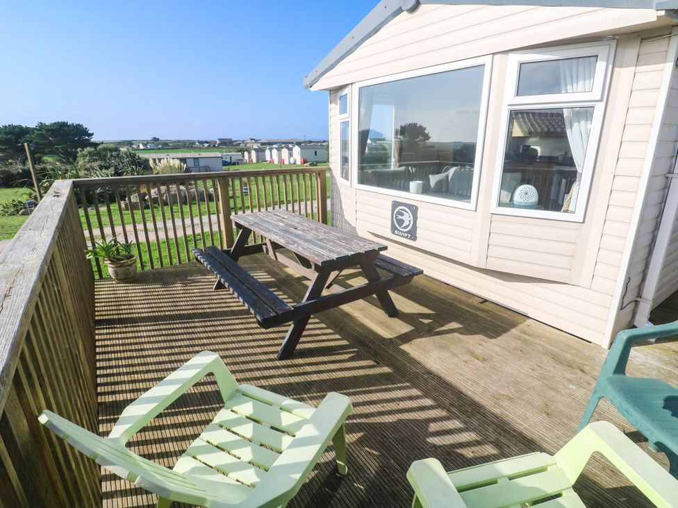 A deck with a picnic table and chairs at No.73 Sennen Cove
