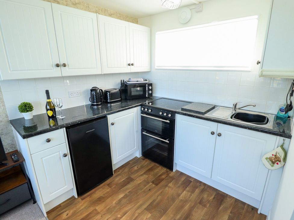 A kitchen with appliances and countertop at Cherry Park Retreat in Skegness