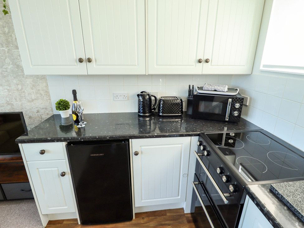 A kitchen with appliances and countertop at Cherry Park Retreat in Skegness
