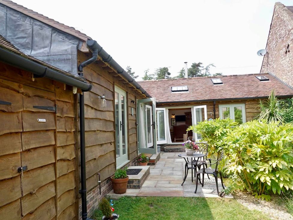 An outdoor area with a patio, furniture, and plants at Nest Holiday Hideaway Wren Cottage Stunning Area, Picklescott near Church Stretton