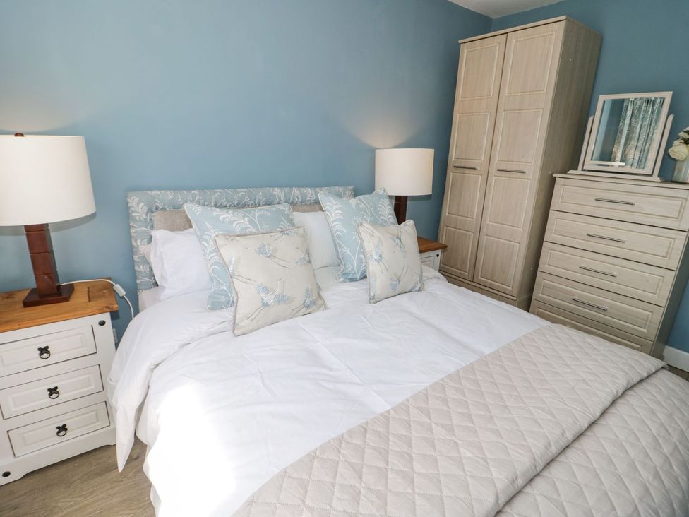 A bedroom with a bed and furniture at Branwen in Talacre