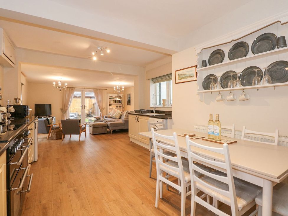 A kitchen with dining table and chairs at Brimrod in Talacre