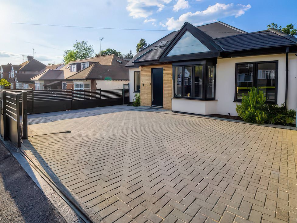 A house with a driveway and parking lot at 19 Hillside Road Northwood, Hertfordshire