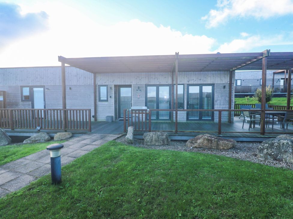 A building with a deck and outdoor seating at 74 Porthmeor in Redruth