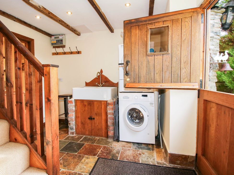 A utility room with a washing machine and sink at The Duck House at Hyssington Farm near Montgomery