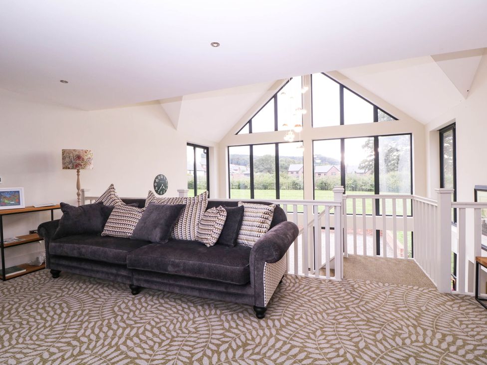 A lounge with a sofa and shelves at Hanbury House in Lea