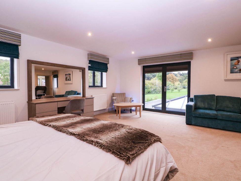 A bedroom with a bed and window at Hanbury House Lea