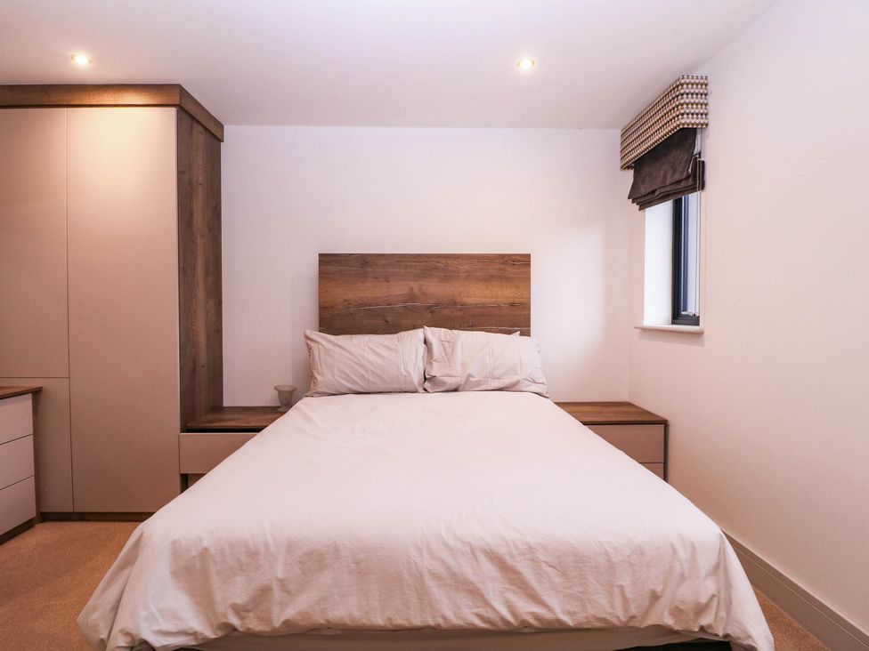 A bedroom with a bed and bedside tables at Hanbury House, Lea