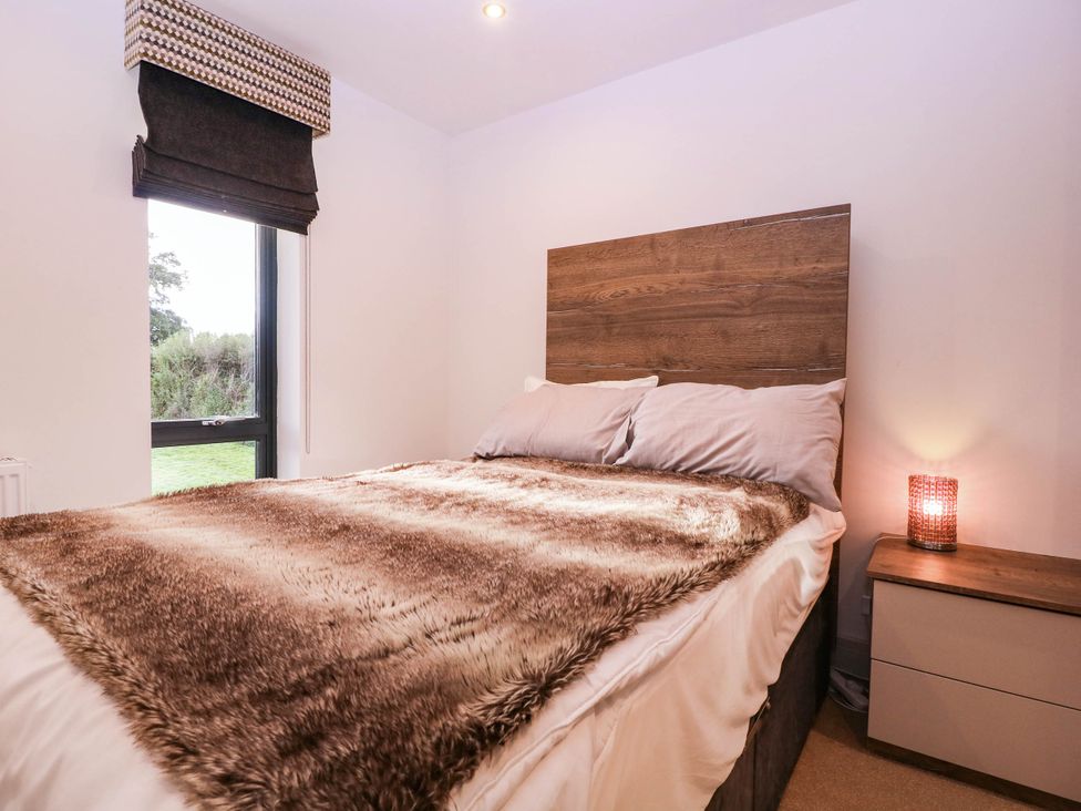 A bedroom with a bed and window at Hanbury House Lea