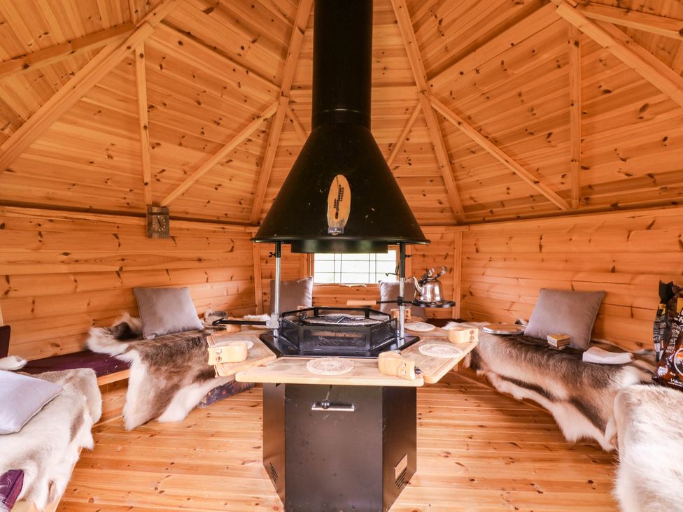 An outdoor room with a stove and seating at Hanbury House in Lea