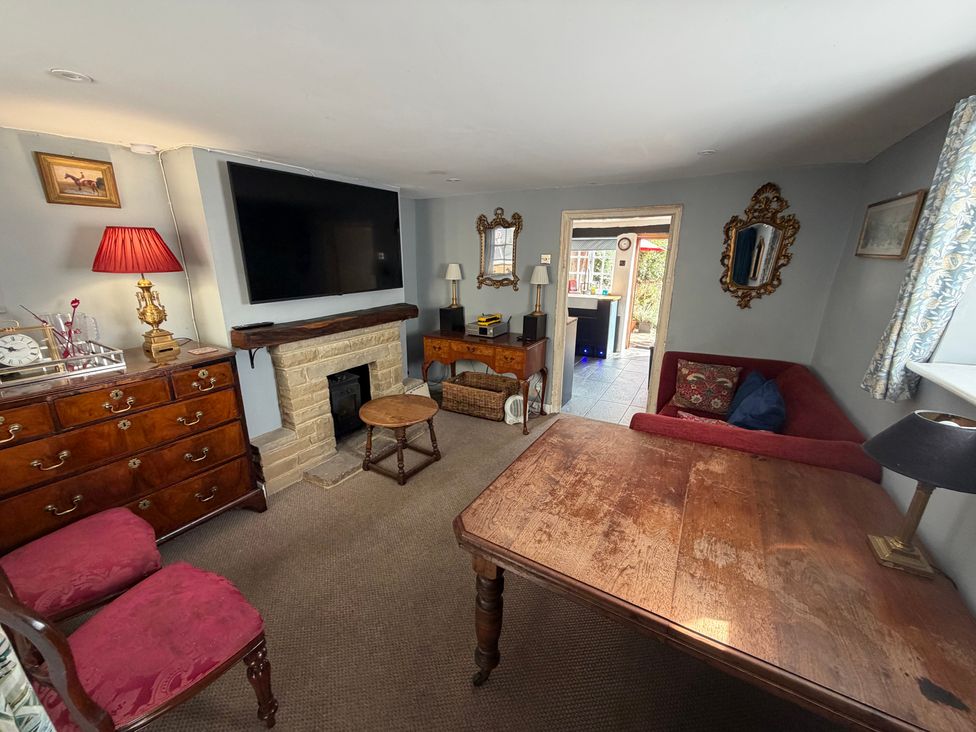 A living room with a television and a sofa at Rose Cottage in Brighton and Hove