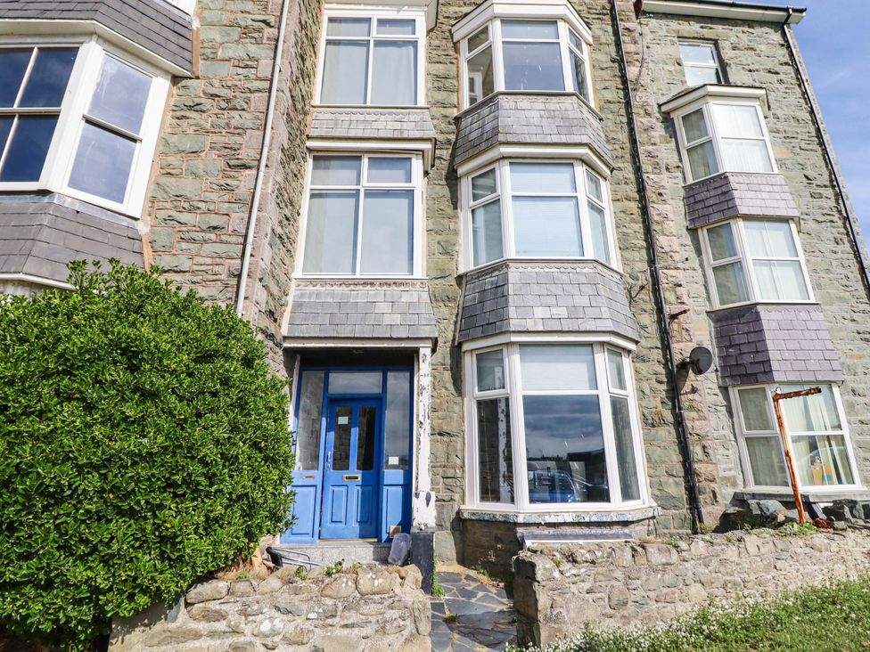 A building with blue door and large windows at Flat 4 Greenfields in Barmouth