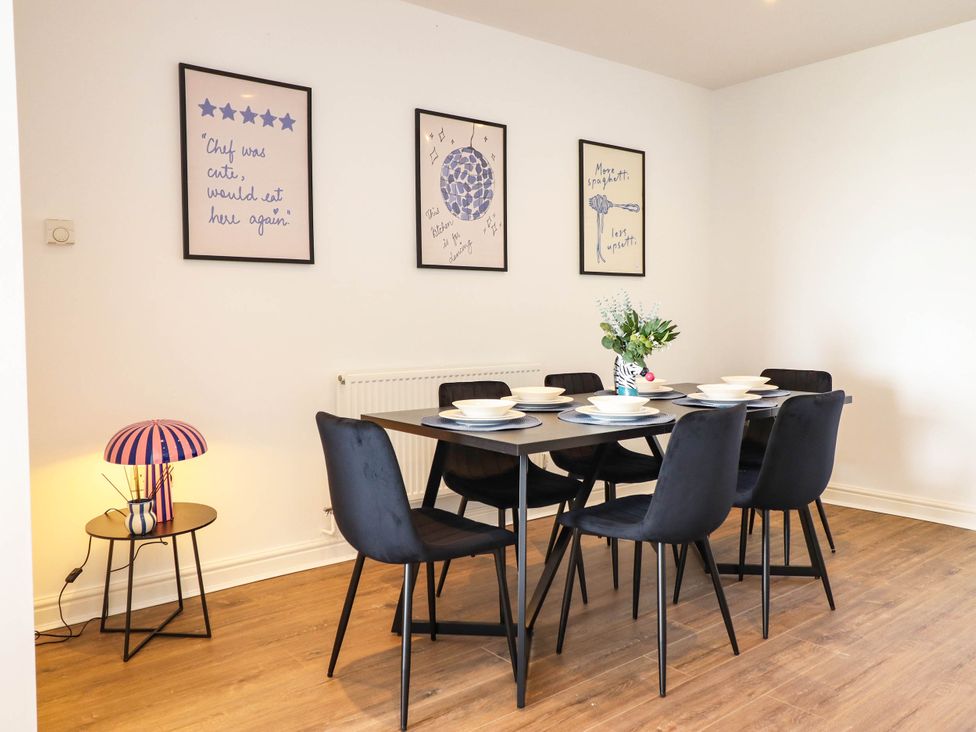 A dining room with a table and chairs at Flat 4 Greenfields in Barmouth