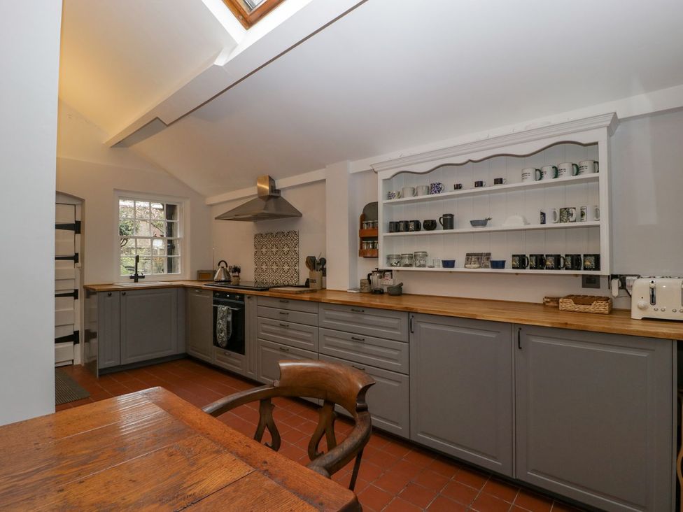 A kitchen with cabinets, countertop, and appliances at Kylemore in Glastonbury