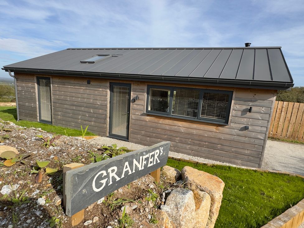 An exterior view of a wooden cabin at Granfer's near Penryn