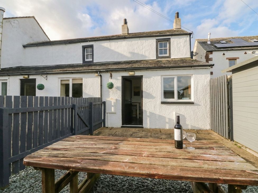 A house with a table and bottle in the yard at Acorn Cleator