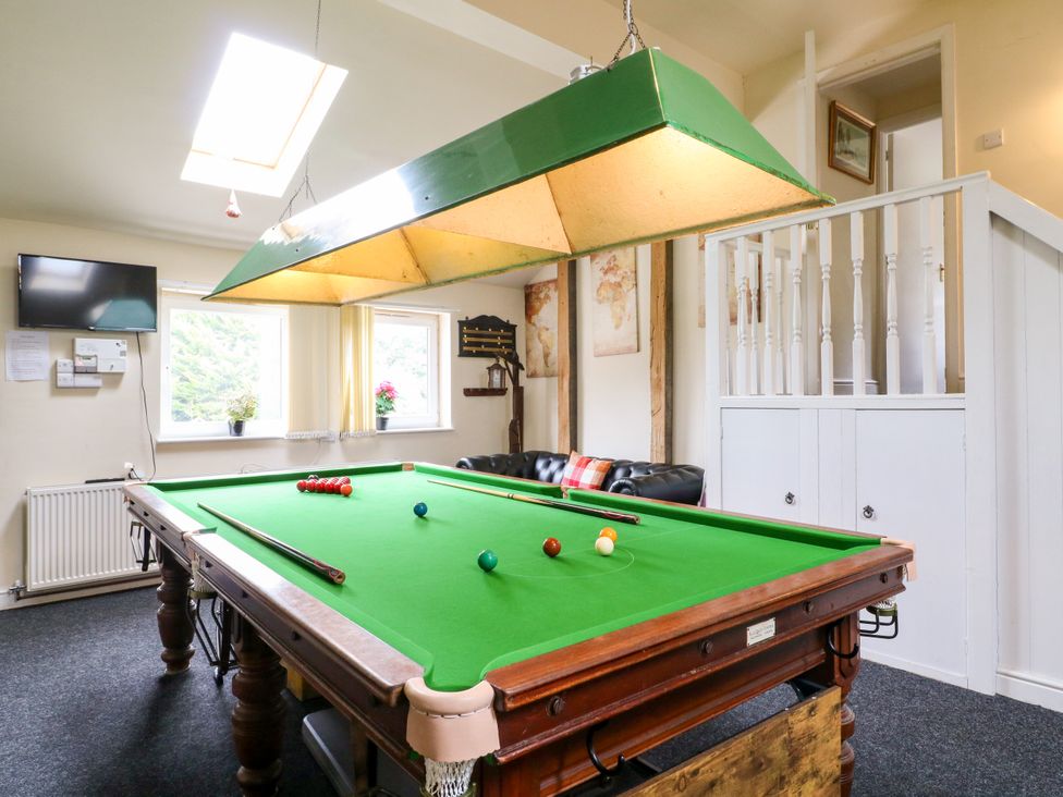 A game room with a snooker table at Greystones - Apartment C near Buxton