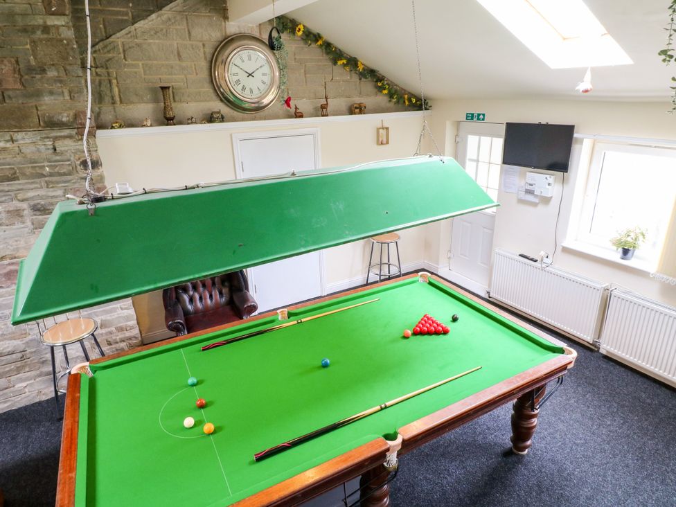A games room with a snooker table in Greystones - Apartment C near Buxton
