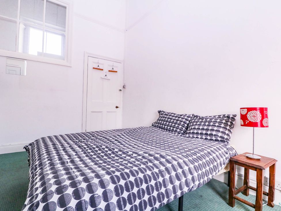 A bedroom with a bed and lamp at 6 Caxton Place Newport, South Wales