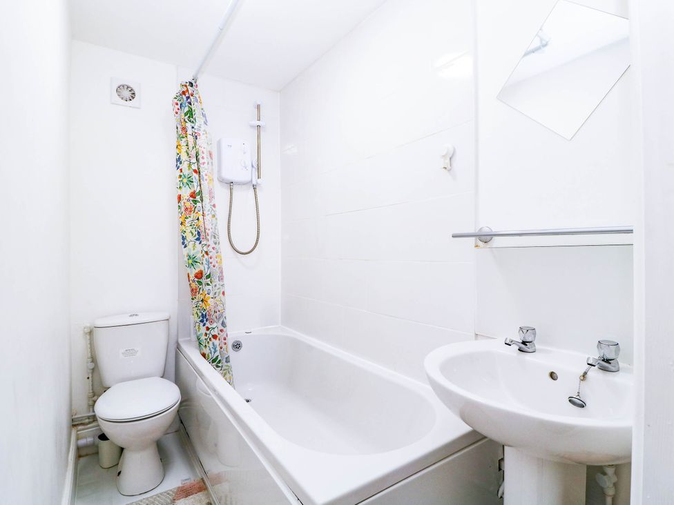 A bathroom with a bathtub, toilet, and sink at 6 Caxton Place Newport, South Wales