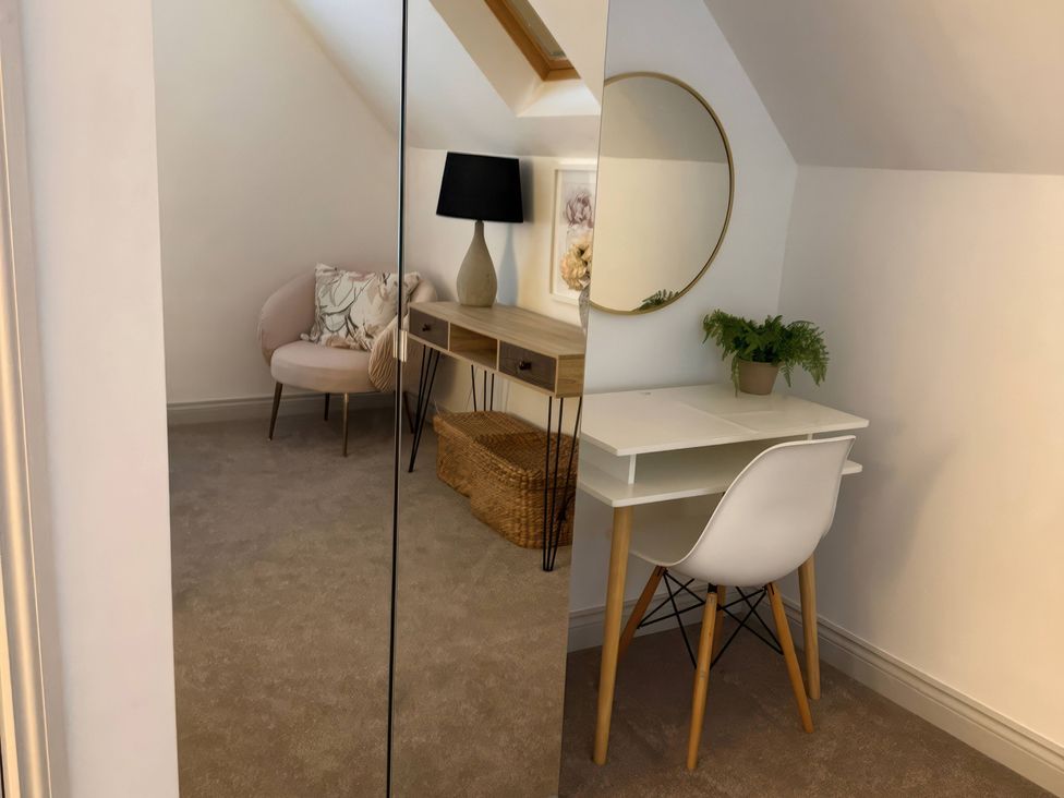 An office with a desk, chair, lamp, and mirror at Ridings Annex in Tonbridge