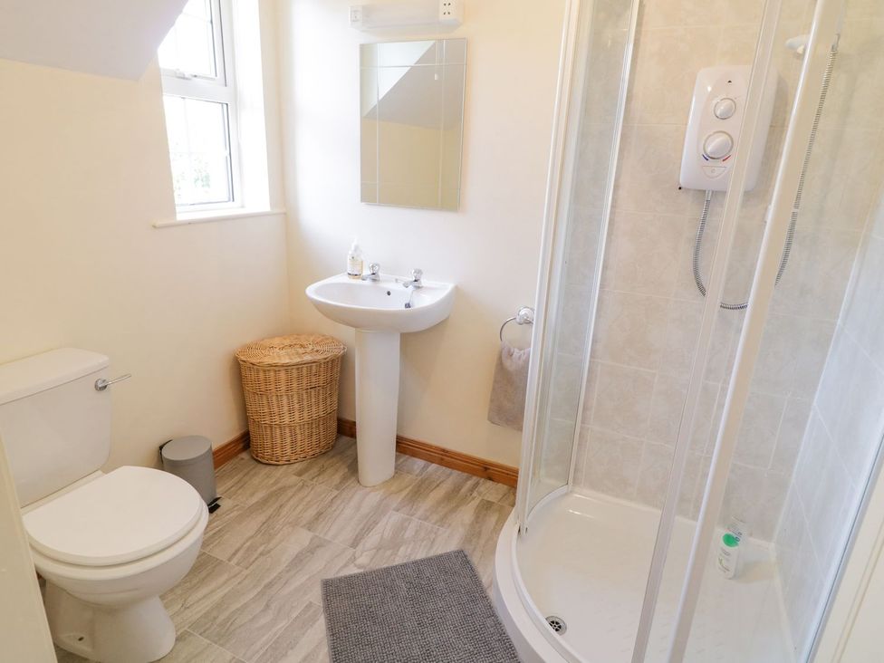 A bathroom with a sink, shower, and toilet at Craiglea Lodge in Coleraine