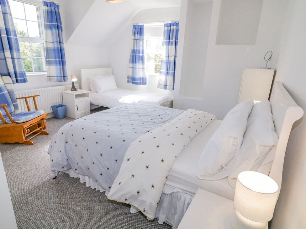 A bedroom with a double bed and single bed at Craiglea Lodge in Coleraine