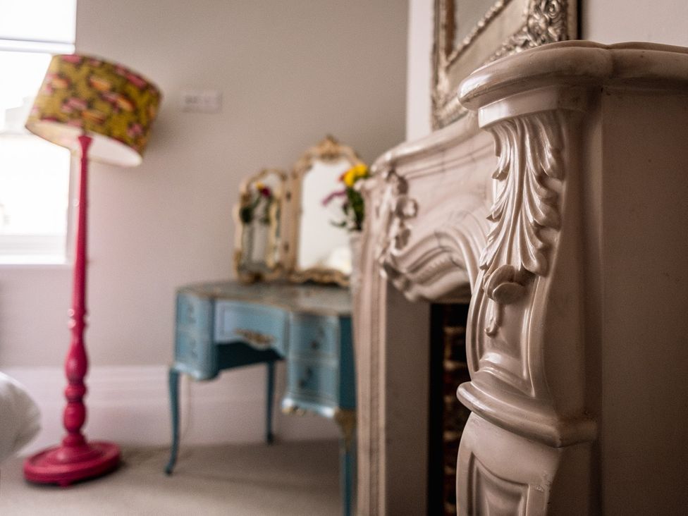 A bedroom with a lamp and vanity table at Gorgeous 2Bed Apartment with Patio Brighton And Hove